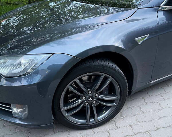 Серый Тесла Модель С, объемом двигателя 0 л и пробегом 248 тыс. км за 18600 $, фото 5 на Automoto.ua