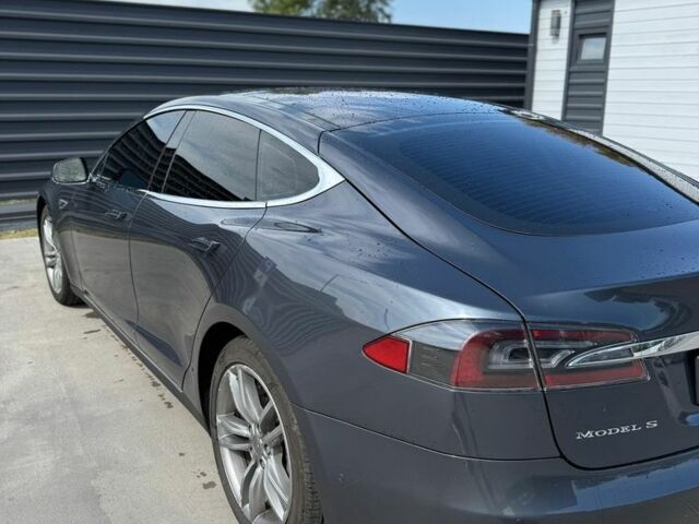 Тесла Модель С 2014 в Василькове на Automoto.ua Серый Тесла Модель С, объемом двигателя 0 л и пробегом 117 тыс. км за 12000 $, фото 1 на Automoto.ua
