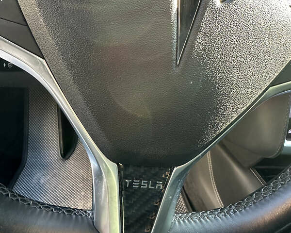 Тесла Модель С 2014 в Вышгороде на Automoto.ua Серый Тесла Модель С, объемом двигателя 0 л и пробегом 202 тыс. км за 19000 $, фото 5 на Automoto.ua