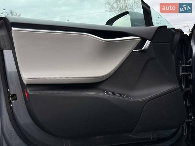 Серый Тесла Модель С, объемом двигателя 0 л и пробегом 200 тыс. км за 14900 $, фото 22 на Automoto.ua