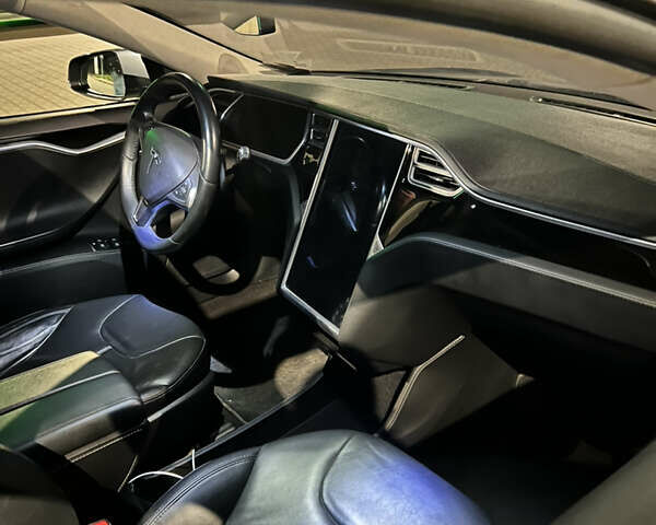 Серый Тесла Модель С, объемом двигателя 0 л и пробегом 170 тыс. км за 11999 $, фото 4 на Automoto.ua