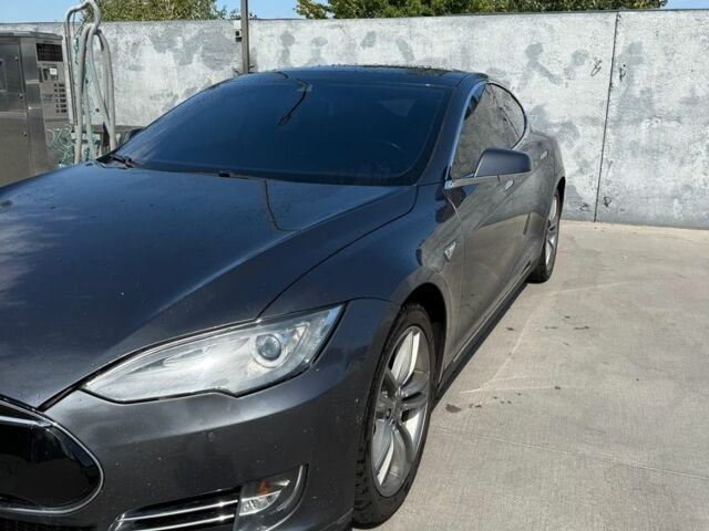 Тесла Модель С 2014 в Василькове на Automoto.ua Серый Тесла Модель С, объемом двигателя 0 л и пробегом 117 тыс. км за 12000 $, фото 3 на Automoto.ua