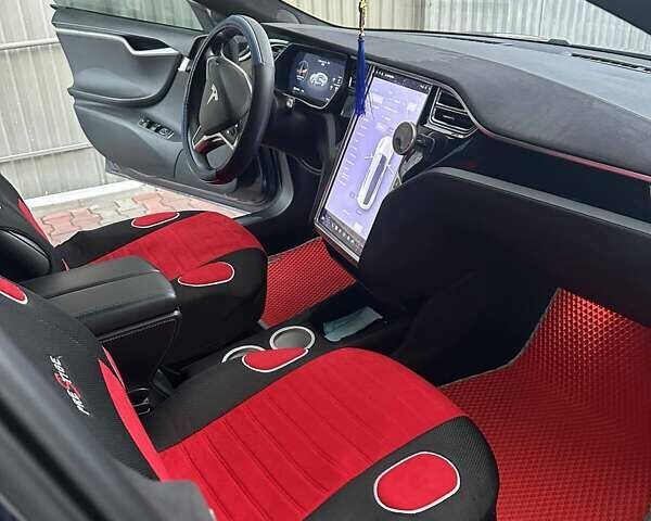 Серый Тесла Модель С, объемом двигателя 0 л и пробегом 170 тыс. км за 17500 $, фото 5 на Automoto.ua
