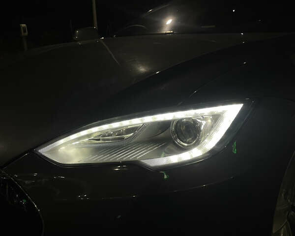 Серый Тесла Модель С, объемом двигателя 0 л и пробегом 170 тыс. км за 11999 $, фото 15 на Automoto.ua