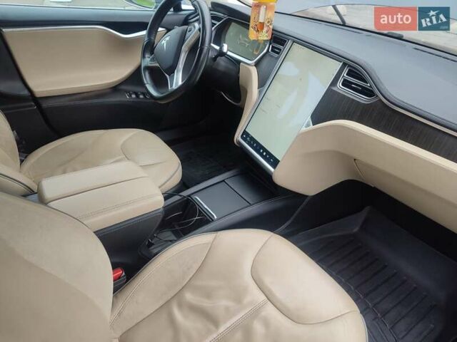 Серый Тесла Модель С, объемом двигателя 0 л и пробегом 180 тыс. км за 11450 $, фото 3 на Automoto.ua