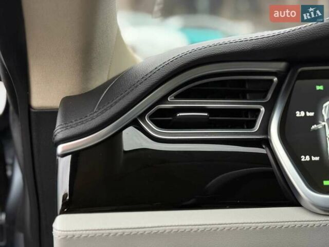 Серый Тесла Модель С, объемом двигателя 0 л и пробегом 200 тыс. км за 14900 $, фото 28 на Automoto.ua