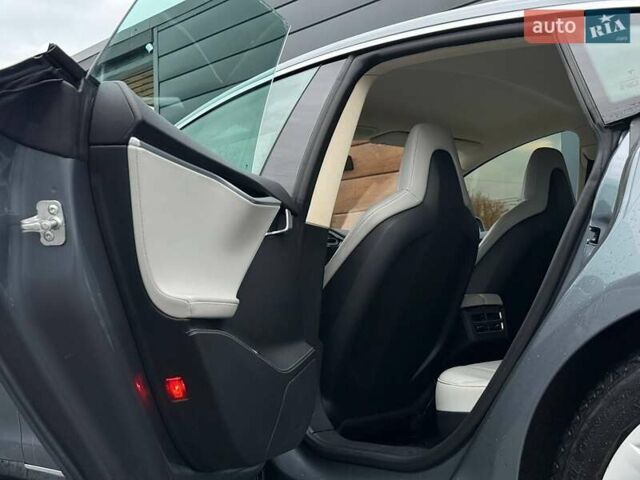 Серый Тесла Модель С, объемом двигателя 0 л и пробегом 200 тыс. км за 14900 $, фото 41 на Automoto.ua