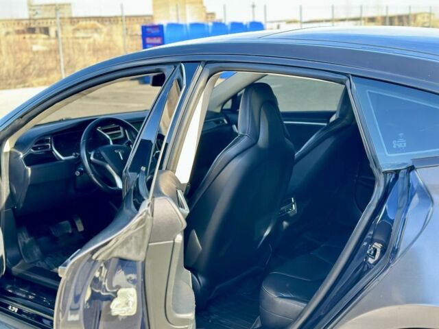 Серый Тесла Модель С, объемом двигателя 0 л и пробегом 210 тыс. км за 15000 $, фото 10 на Automoto.ua