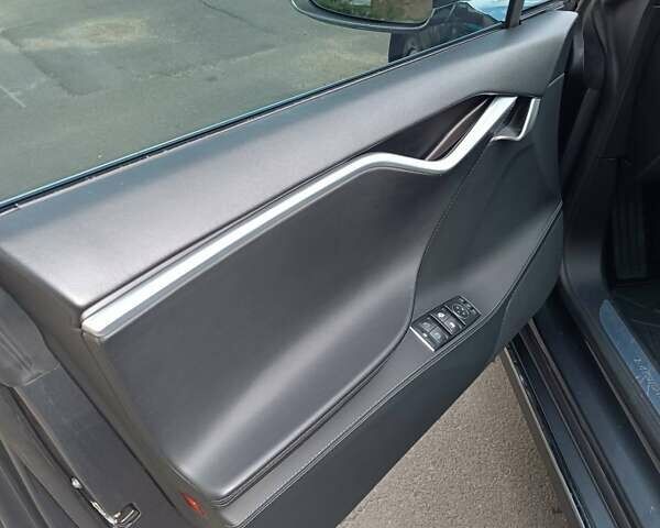 Серый Тесла Модель С, объемом двигателя 0 л и пробегом 253 тыс. км за 14800 $, фото 13 на Automoto.ua