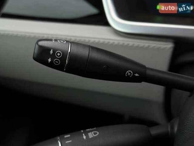 Серый Тесла Модель С, объемом двигателя 0 л и пробегом 200 тыс. км за 14900 $, фото 35 на Automoto.ua