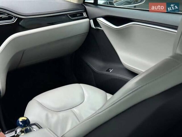 Серый Тесла Модель С, объемом двигателя 0 л и пробегом 200 тыс. км за 14900 $, фото 50 на Automoto.ua