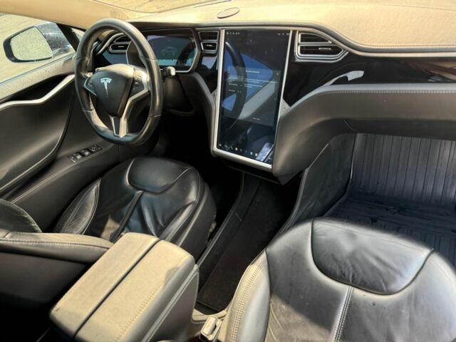 Тесла Модель С 2014 в Василькове на Automoto.ua Серый Тесла Модель С, объемом двигателя 0 л и пробегом 117 тыс. км за 12000 $, фото 7 на Automoto.ua