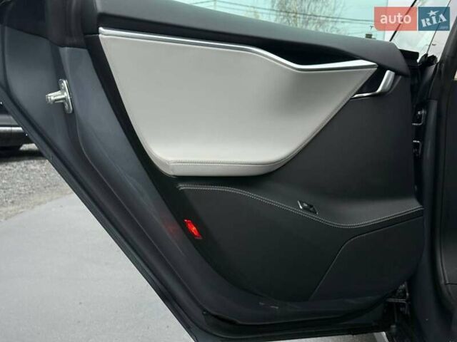 Серый Тесла Модель С, объемом двигателя 0 л и пробегом 200 тыс. км за 14900 $, фото 42 на Automoto.ua