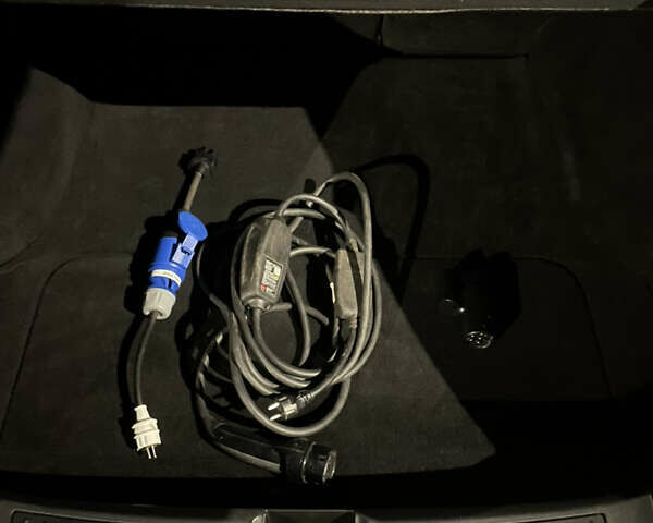 Серый Тесла Модель С, объемом двигателя 0 л и пробегом 170 тыс. км за 11999 $, фото 10 на Automoto.ua