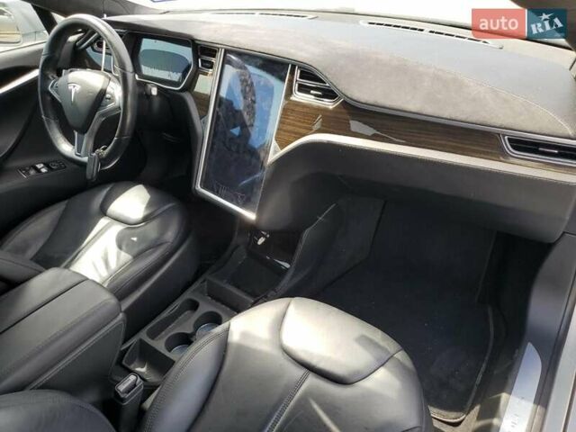 Серый Тесла Модель С, объемом двигателя 0 л и пробегом 302 тыс. км за 10999 $, фото 6 на Automoto.ua