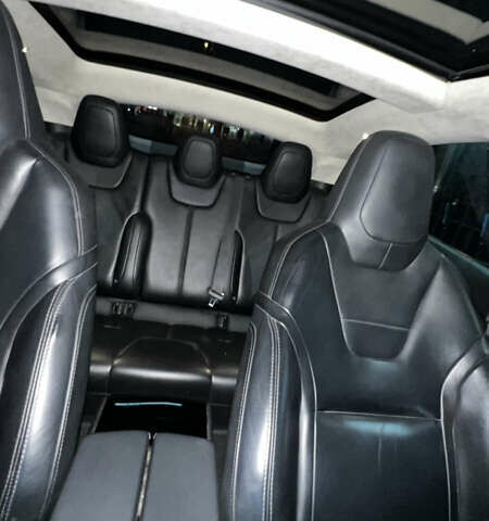 Серый Тесла Модель С, объемом двигателя 0 л и пробегом 160 тыс. км за 15100 $, фото 7 на Automoto.ua