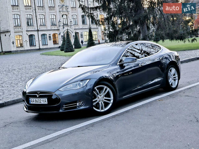 Серый Тесла Модель С, объемом двигателя 0 л и пробегом 90 тыс. км за 22000 $, фото 10 на Automoto.ua
