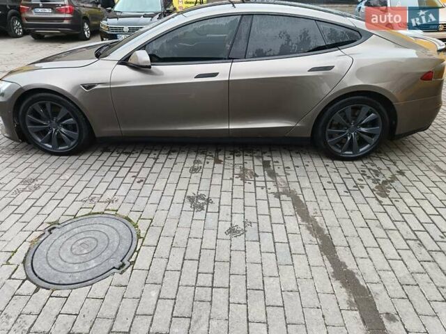 Тесла Модель С 2015 в Новояворовск на Automoto.ua Серый Тесла Модель С, объемом двигателя 0 л и пробегом 299 тыс. км за 13999 $, фото 5 на Automoto.ua
