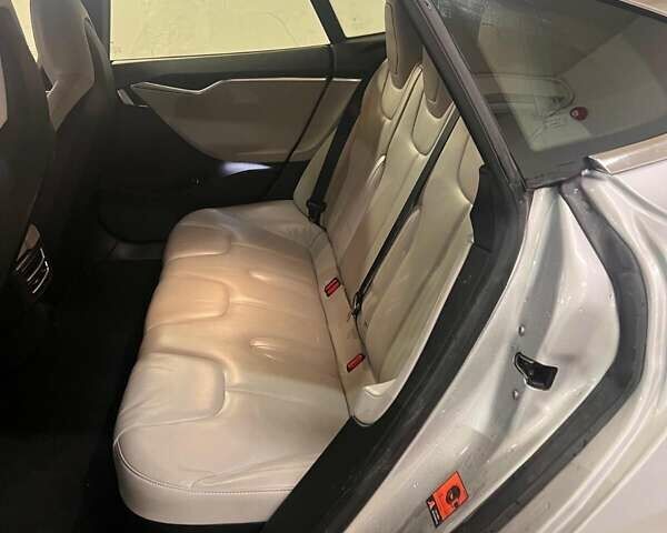 Серый Тесла Модель С, объемом двигателя 0 л и пробегом 102 тыс. км за 12300 $, фото 12 на Automoto.ua