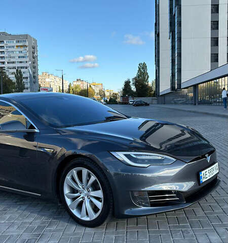 Серый Тесла Модель С, объемом двигателя 0 л и пробегом 92 тыс. км за 14400 $, фото 2 на Automoto.ua