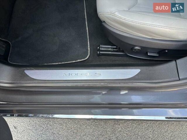 Сірий Тесла Модель С, об'ємом двигуна 0 л та пробігом 66 тис. км за 15000 $, фото 25 на Automoto.ua