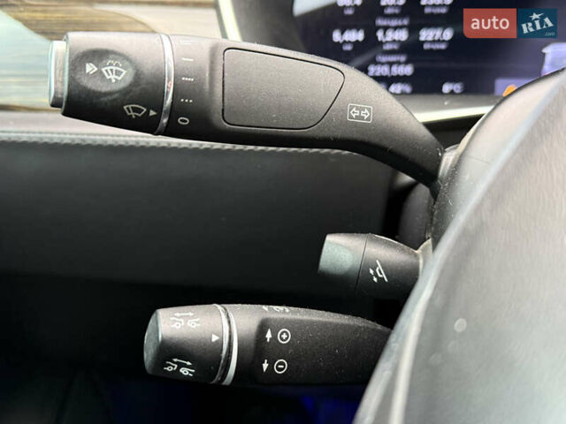 Серый Тесла Модель С, объемом двигателя 0 л и пробегом 220 тыс. км за 12700 $, фото 44 на Automoto.ua