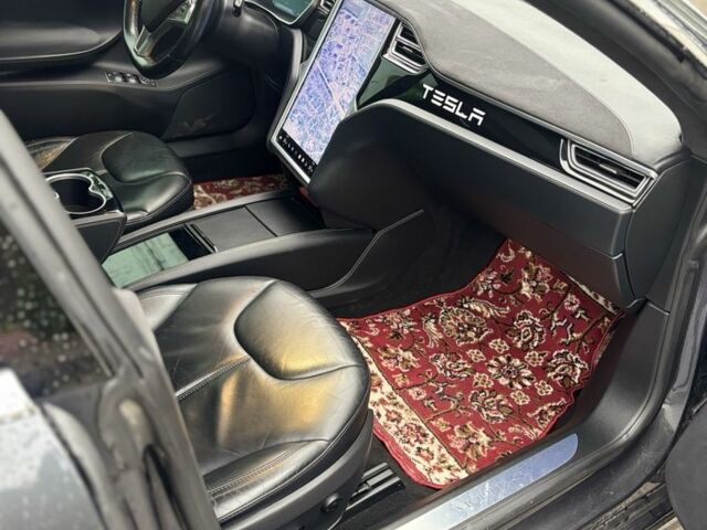 Серый Тесла Модель С, объемом двигателя 0 л и пробегом 198 тыс. км за 17300 $, фото 8 на Automoto.ua