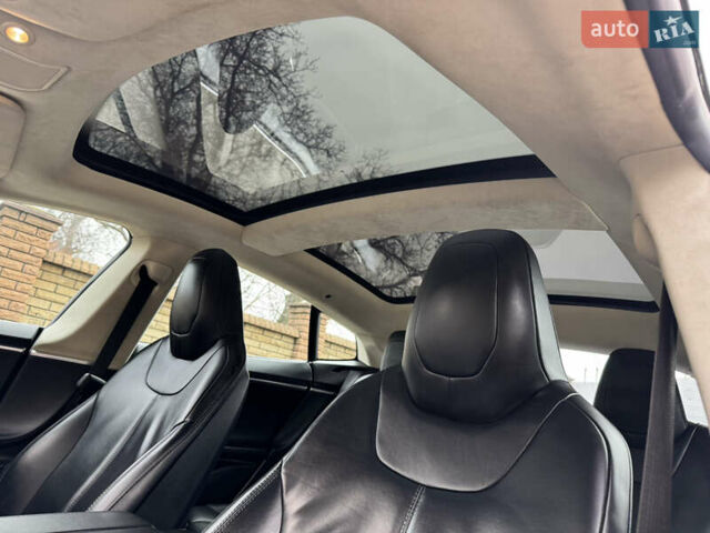 Серый Тесла Модель С, объемом двигателя 0 л и пробегом 180 тыс. км за 15300 $, фото 12 на Automoto.ua