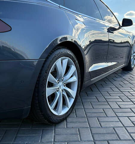 Серый Тесла Модель С, объемом двигателя 0 л и пробегом 92 тыс. км за 14400 $, фото 1 на Automoto.ua