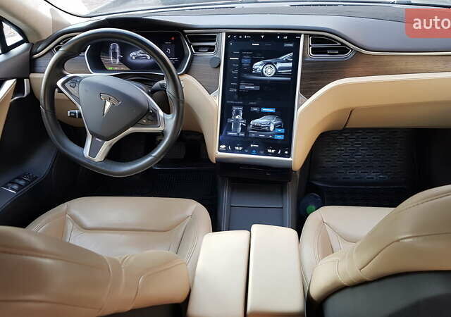 Серый Тесла Модель С, объемом двигателя 0 л и пробегом 85 тыс. км за 24900 $, фото 4 на Automoto.ua