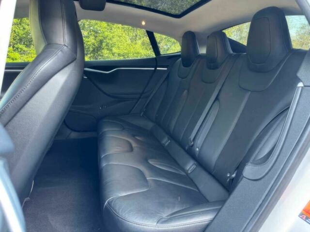 Серый Тесла Модель С, объемом двигателя 0 л и пробегом 75 тыс. км за 10000 $, фото 10 на Automoto.ua