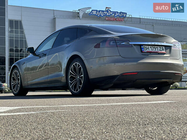 Серый Тесла Модель С, объемом двигателя 0 л и пробегом 148 тыс. км за 33900 $, фото 5 на Automoto.ua