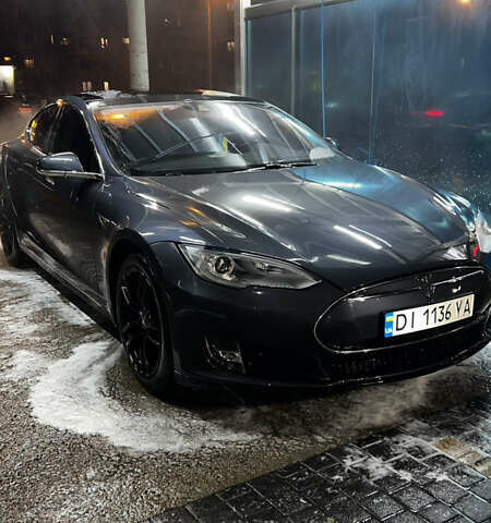 Серый Тесла Модель С, объемом двигателя 0 л и пробегом 160 тыс. км за 15100 $, фото 2 на Automoto.ua