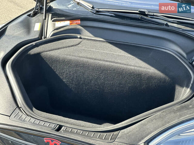 Серый Тесла Модель С, объемом двигателя 0 л и пробегом 148 тыс. км за 33900 $, фото 27 на Automoto.ua