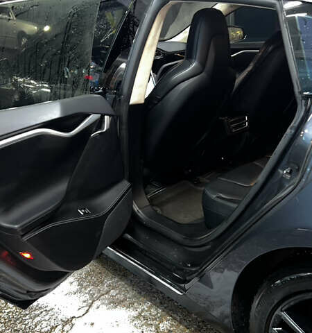 Серый Тесла Модель С, объемом двигателя 0 л и пробегом 160 тыс. км за 15100 $, фото 14 на Automoto.ua