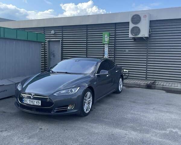 Серый Тесла Модель С, объемом двигателя 0 л и пробегом 239 тыс. км за 16500 $, фото 1 на Automoto.ua