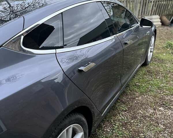 Тесла Модель С 2015 в Сторожинце на Automoto.ua Серый Тесла Модель С, объемом двигателя 0 л и пробегом 225 тыс. км за 15900 $, фото 2 на Automoto.ua