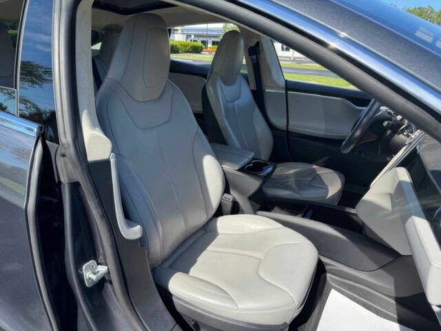 Сірий Тесла Модель С, об'ємом двигуна 0 л та пробігом 72 тис. км за 9800 $, фото 5 на Automoto.ua