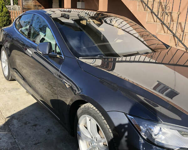 Серый Тесла Модель С, объемом двигателя 0 л и пробегом 113 тыс. км за 15200 $, фото 1 на Automoto.ua