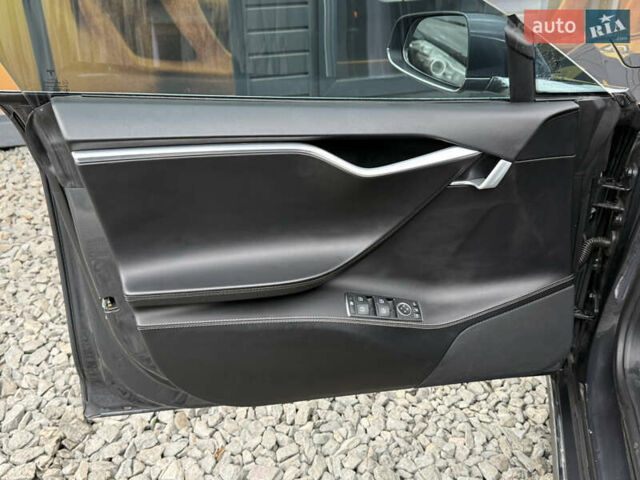 Серый Тесла Модель С, объемом двигателя 0 л и пробегом 220 тыс. км за 12700 $, фото 38 на Automoto.ua