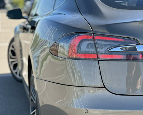 Серый Тесла Модель С, объемом двигателя 0 л и пробегом 148 тыс. км за 33900 $, фото 24 на Automoto.ua