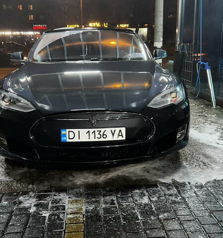 Серый Тесла Модель С, объемом двигателя 0 л и пробегом 160 тыс. км за 15100 $, фото 3 на Automoto.ua