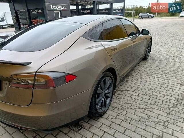 Тесла Модель С 2015 в Новояворовск на Automoto.ua Серый Тесла Модель С, объемом двигателя 0 л и пробегом 299 тыс. км за 13999 $, фото 3 на Automoto.ua