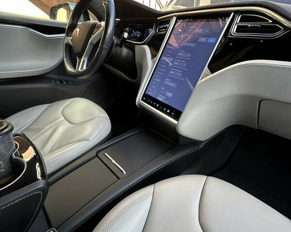 Серый Тесла Модель С, объемом двигателя 0 л и пробегом 113 тыс. км за 15200 $, фото 6 на Automoto.ua