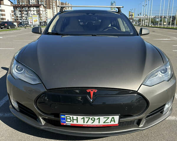 Серый Тесла Модель С, объемом двигателя 0 л и пробегом 148 тыс. км за 33900 $, фото 6 на Automoto.ua