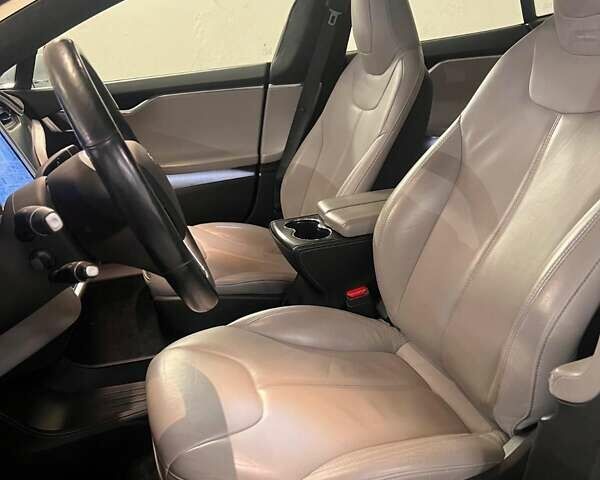 Серый Тесла Модель С, объемом двигателя 0 л и пробегом 102 тыс. км за 12300 $, фото 19 на Automoto.ua