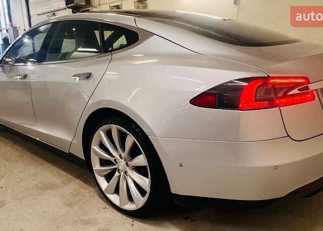 Серый Тесла Модель С, объемом двигателя 0 л и пробегом 102 тыс. км за 12300 $, фото 10 на Automoto.ua