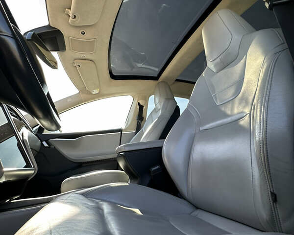 Серый Тесла Модель С, объемом двигателя 0 л и пробегом 148 тыс. км за 33900 $, фото 16 на Automoto.ua