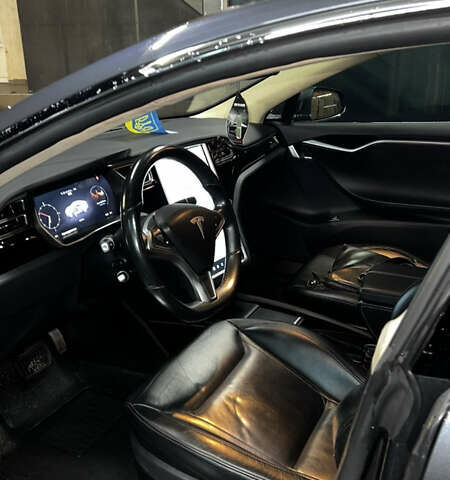 Серый Тесла Модель С, объемом двигателя 0 л и пробегом 160 тыс. км за 15100 $, фото 13 на Automoto.ua