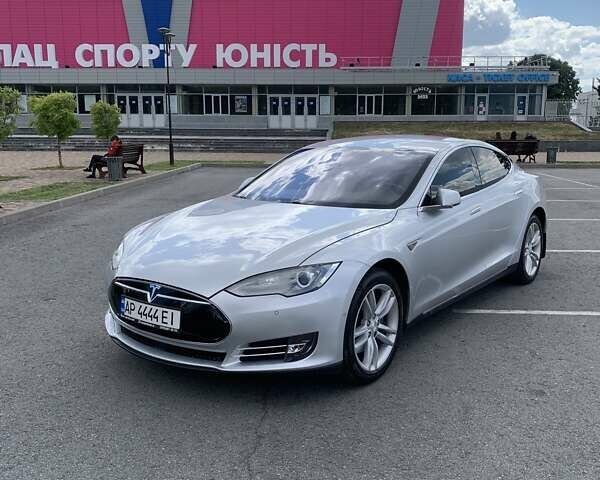Серый Тесла Модель С, объемом двигателя 0 л и пробегом 133 тыс. км за 26000 $, фото 1 на Automoto.ua